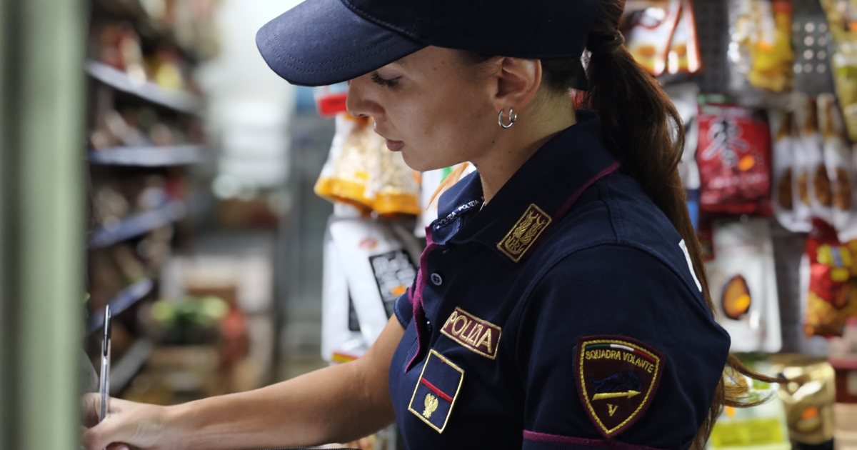Roma, Don Bosco: sequestrati 14 kg di alimenti e sanzioni per oltre 14.000 euro in controlli ai minimarket (Video)
