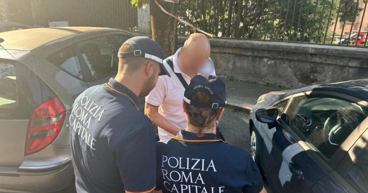 Parcheggiatori abusivi, blitz della Polizia Locale di Roma Capitale: 15 fermati in pochi giorni; oltre 2mila controlli dall’inizio del 2026