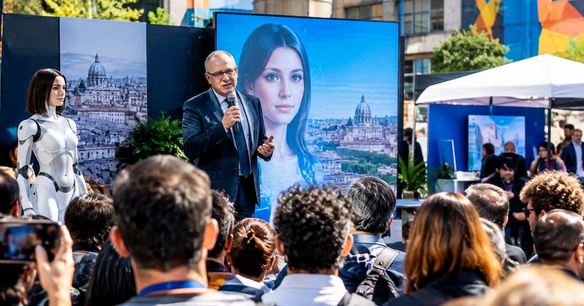 Gualtieri presenta Julia 3.0, l’AI ufficiale di Roma, alla Maker Faire
