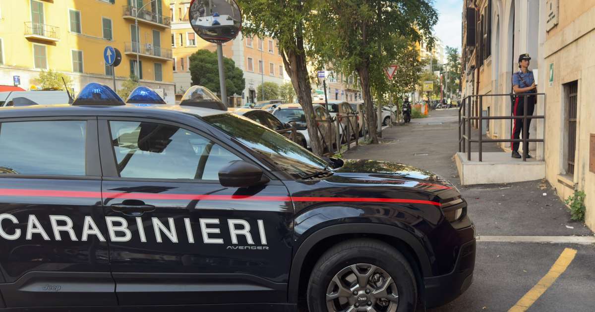 Controlli dei Carabinieri nei quartieri Esquilino e San Giovanni: 3 arresti e 4 denunce, rifiuti rimossi