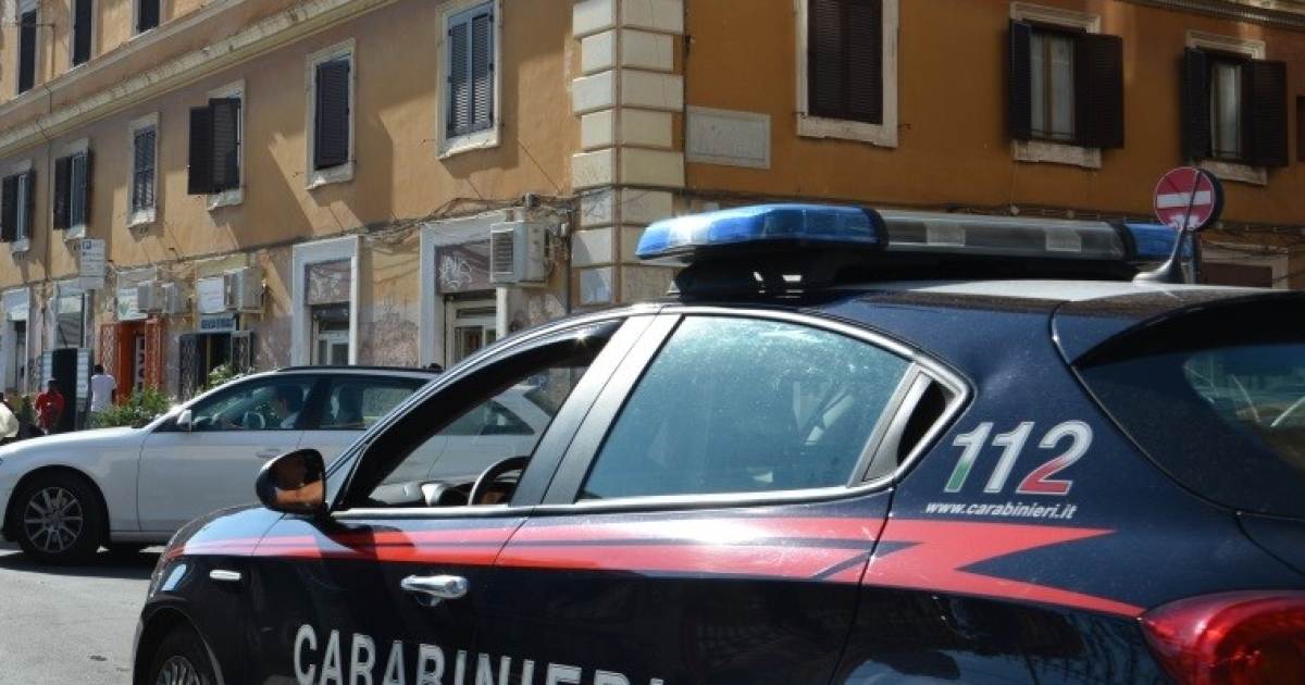 Esquilino: danneggia vetri di ristorante e accanisce su auto, 30enne arrestato dai Carabinieri