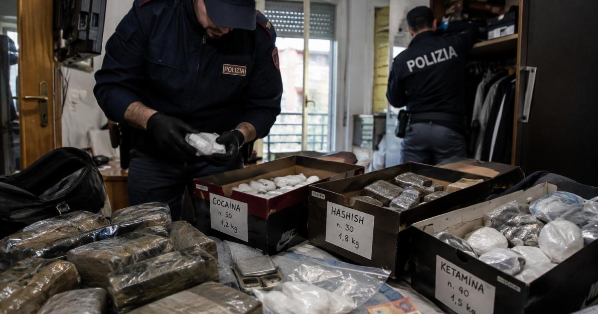 Roma, Tor Sapienza: Polizia di Stato sequestra 6 kg di droga in appartamento e arresta un venticinquenne