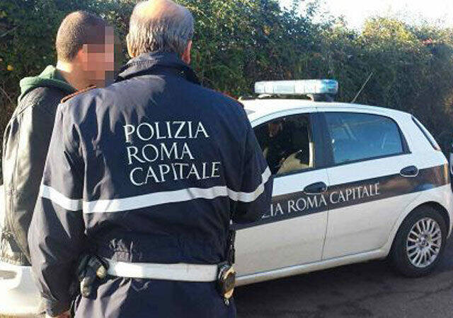 Furto di rame sulla Collatina, fuga contromano: arrestato 22enne