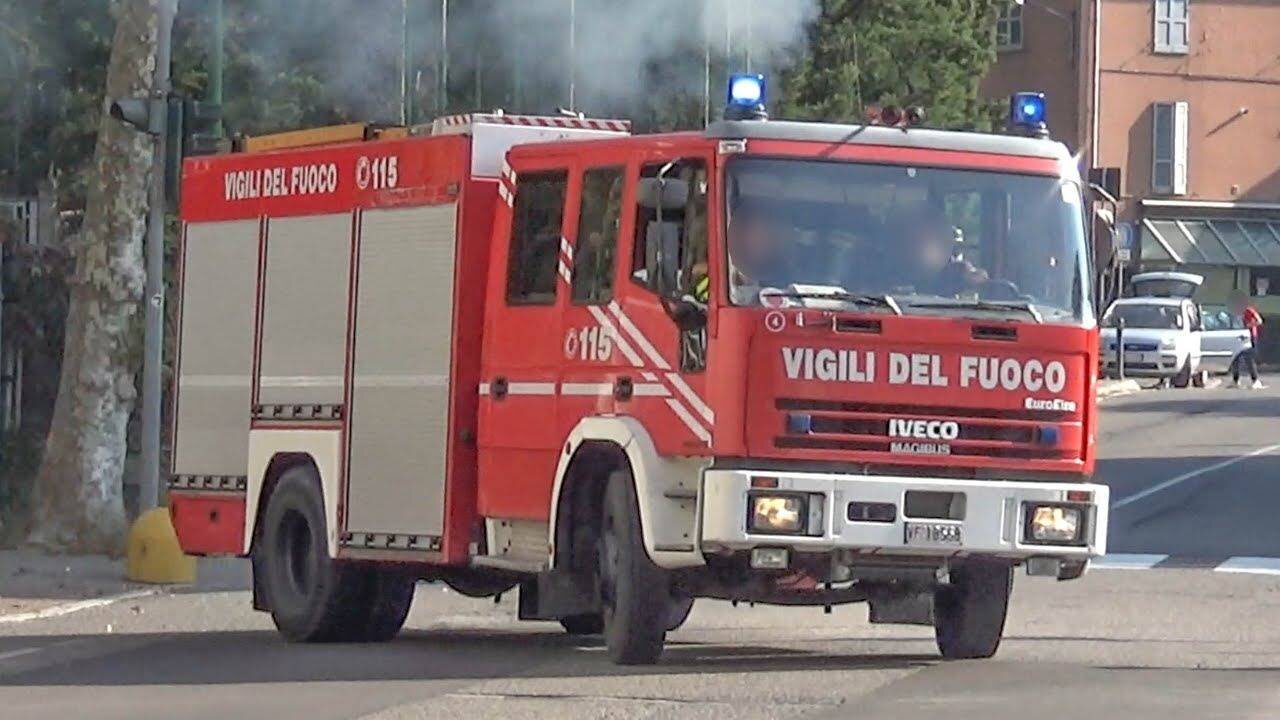 Incendio a Casal Bruciato, paura all’alba: due anziani in ospedale