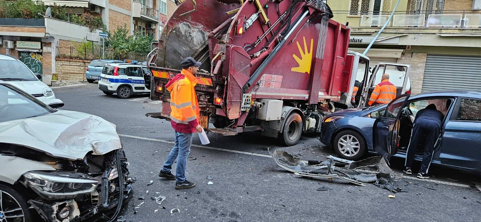 Rifiuti ingombranti, sabato Roma si mobilita: 8 punti Ama gratis