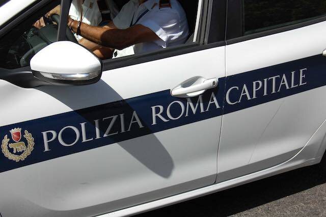 Termini, telecamera staccata e usata per rompere un’auto: arrestato