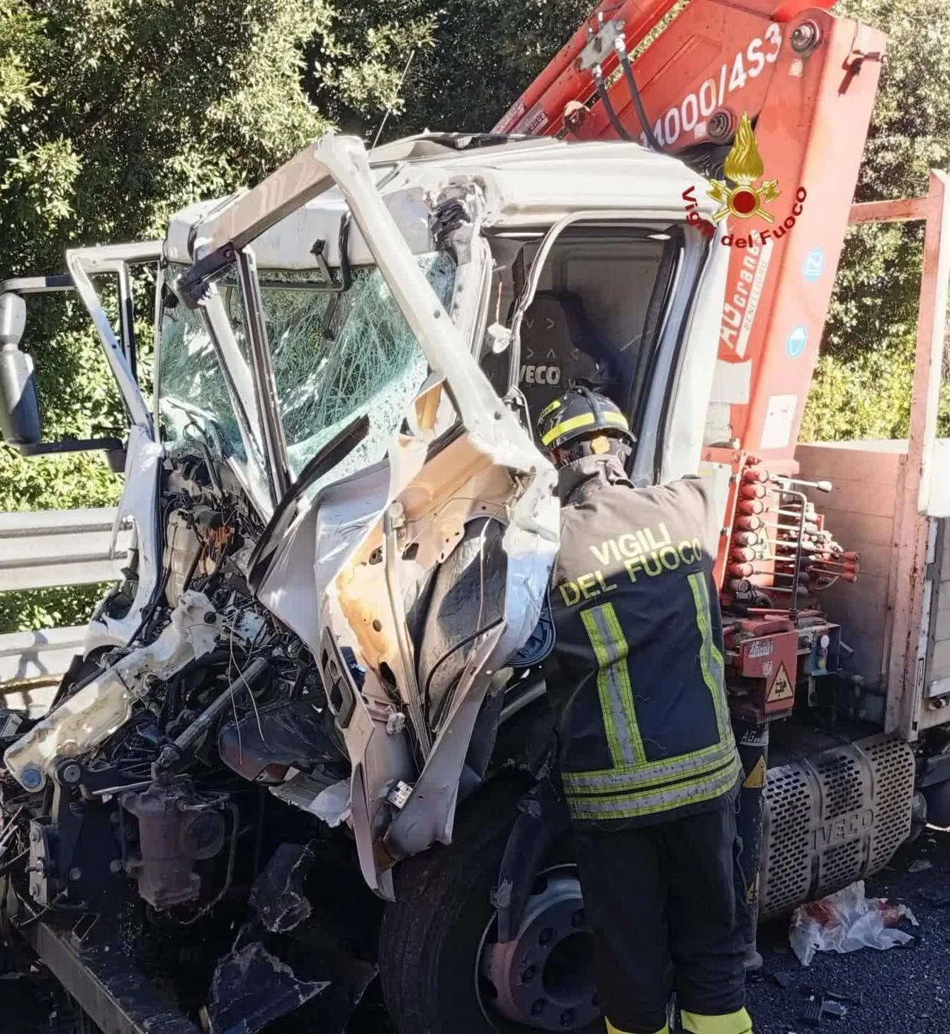 Incidenti, scontro tra due mezzi pesanti su A1 vicino Roma: un ferito